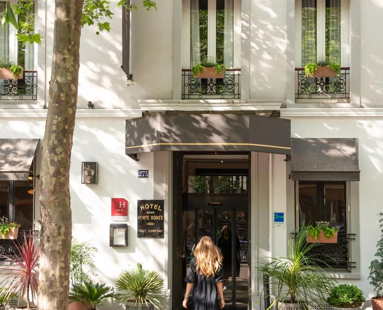 De La Porte Dorée Hotel