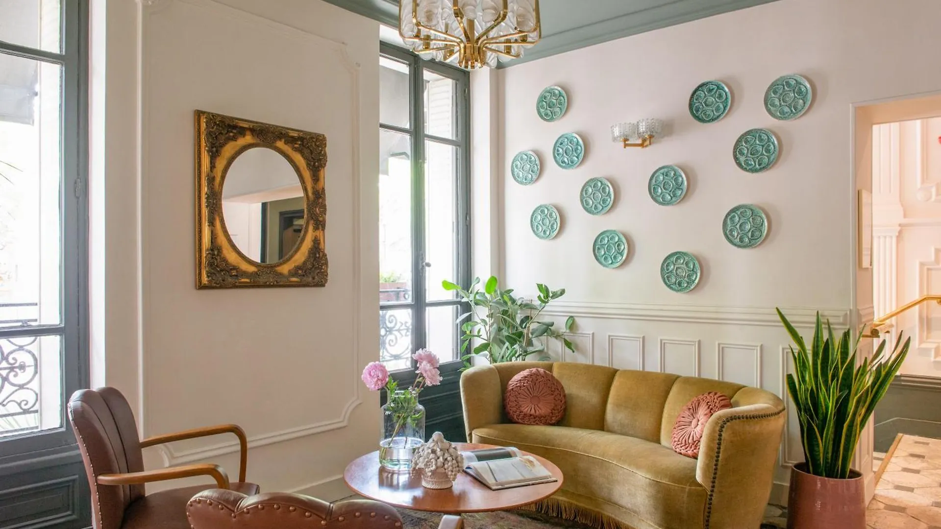 Hotel De La Porte Dorée 3*