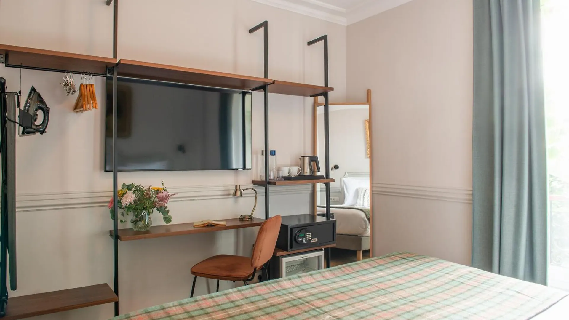 De La Porte Dorée 3*