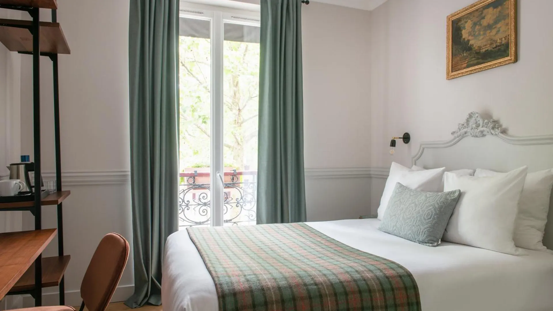 De La Porte Dorée Hotel 3*