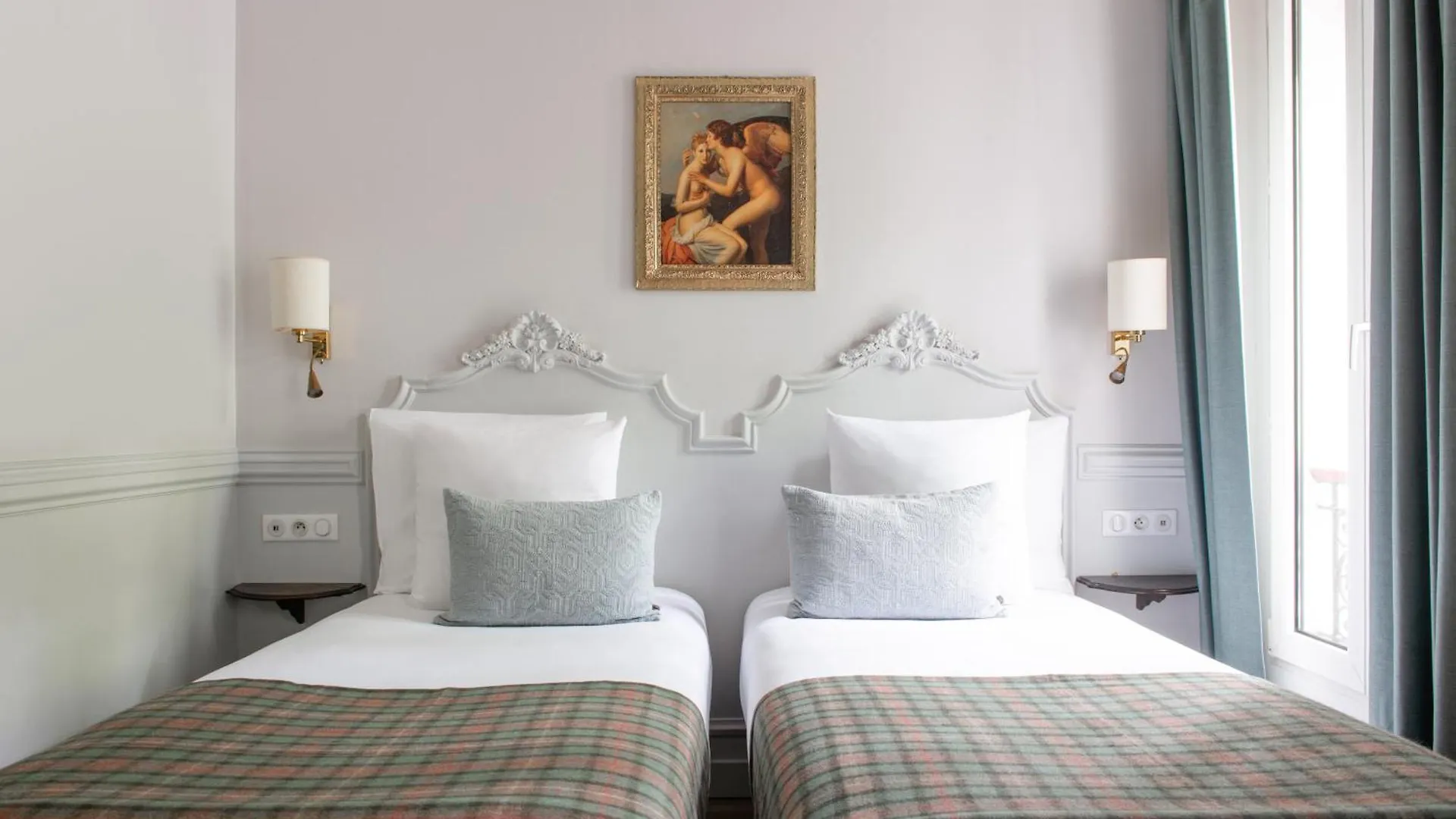 Hotel De La Porte Dorée 3*